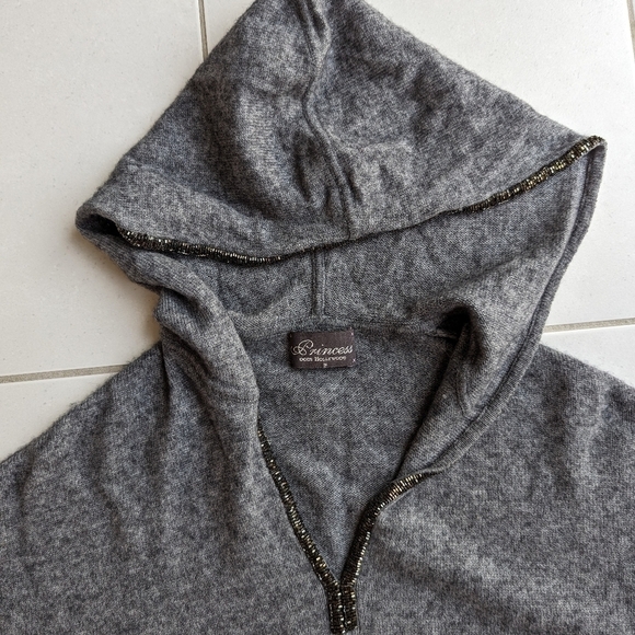 Gray shirt sleeve hooded wool and cashmere blend V neck sweater size Medium - Picture 2 of 9